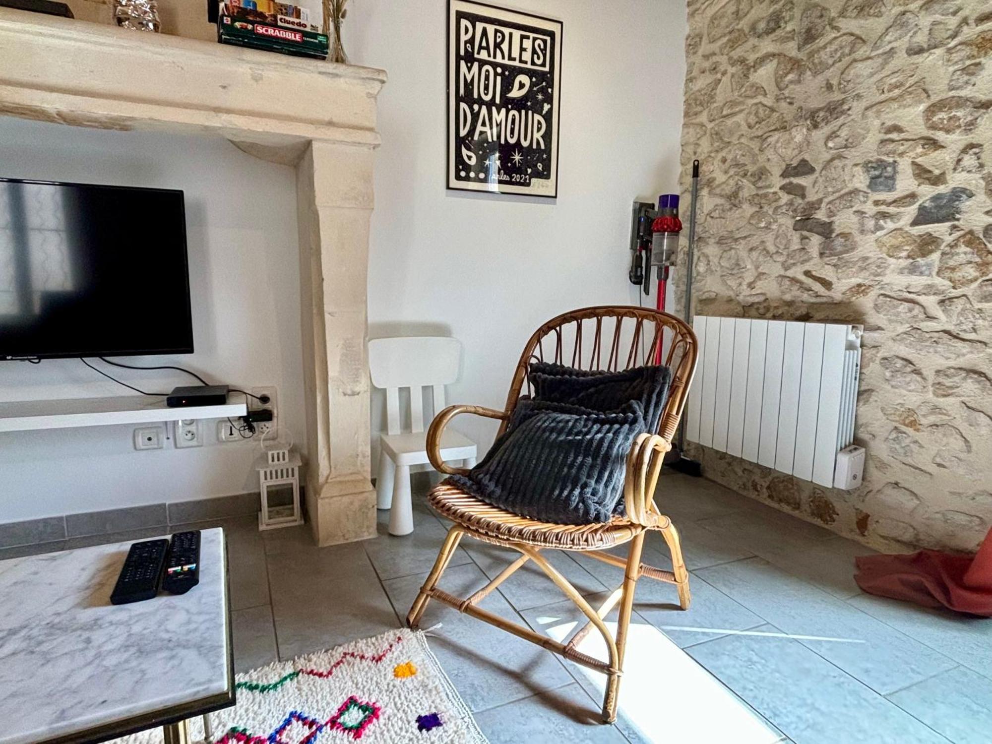 Arles Fait Sa Revolution Villa ภายนอก รูปภาพ